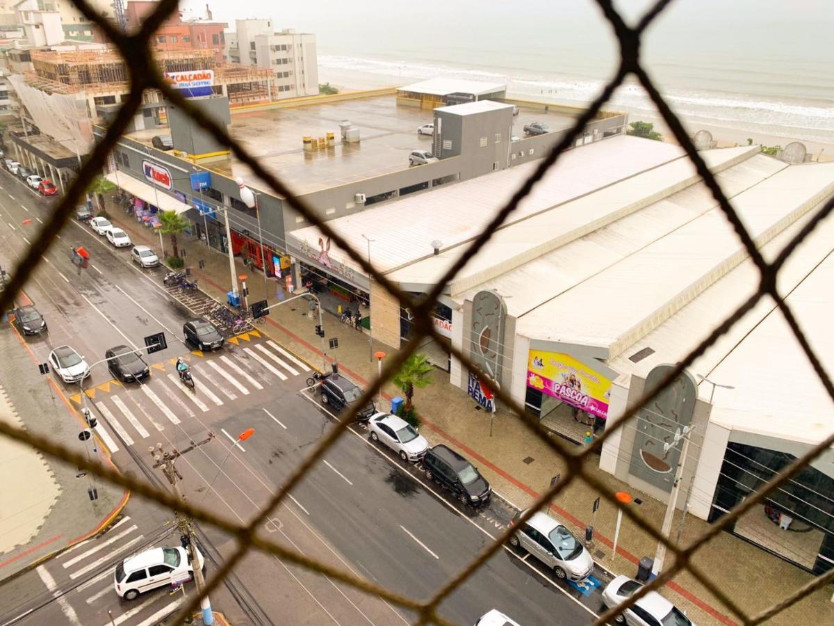 Apartamento Itapema na Av principal à 50 m da praia Exterior foto